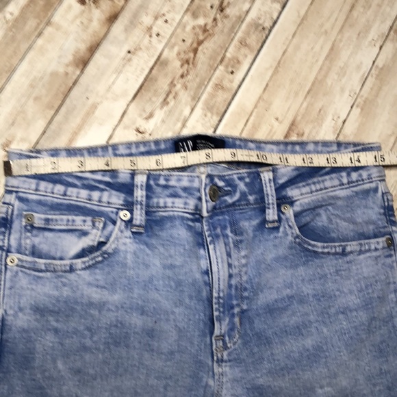 “Gap” light wash, stretch denim universal legging w/destruction- size 10/30long - Picture 9 of 16